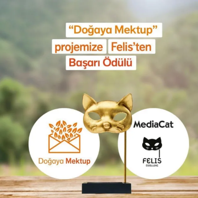 Doğaya Mektup projesi için MediaCat Felis Ödülleri Başarı Ödülü: altın kedi maskesi heykelciği